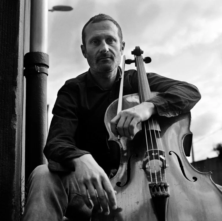 Axel SALMONA et son violoncelle